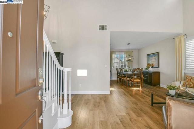 632 Dickinson Ct, Discovery Bay CA: https://media.crmls.org/mediaz/16212367-aee6-4b44-a656-bc0cb1954048.jpg