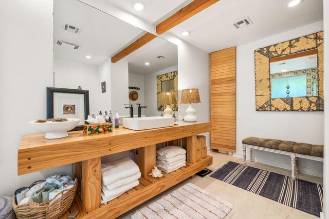 4 Lincoln Place, Rancho Mirage CA: https://media.crmls.org/mediaz/162149f8-fdb1-4818-ae60-74e83ee61e0f.jpg