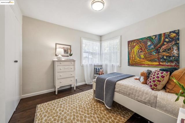 317 Pacific, Alameda CA: https://media.crmls.org/mediaz/16215686-0e38-4045-bbc9-5fd62e155dfc.jpg