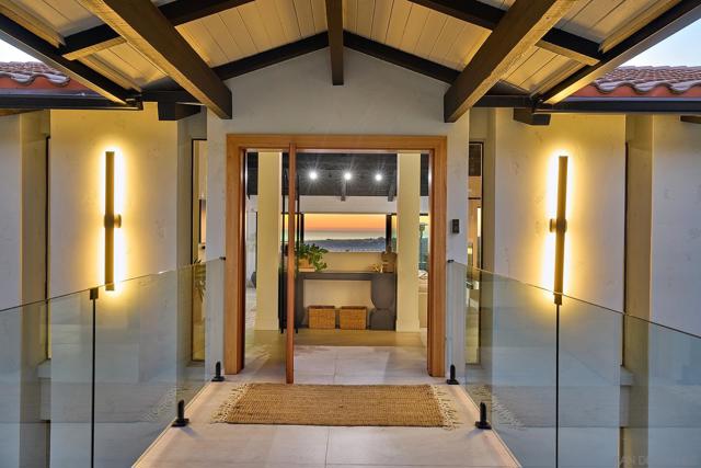 7117 Obelisco Cir, Carlsbad CA: https://media.crmls.org/mediaz/16217000-59a8-4f0d-8303-bb7b301b75cf.jpg