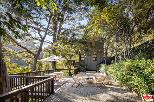 2415 Castilian Drive, Los Angeles CA: https://media.crmls.org/mediaz/16227aef-001d-4e62-8118-bc9d3d3d1c56.jpg