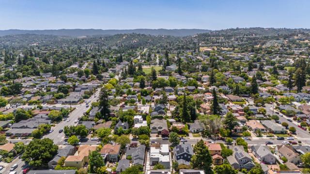 1025 Walnut Street, San Carlos CA: https://media.crmls.org/mediaz/1622ae57-a97a-46e9-9130-177a9b6067d7.jpg