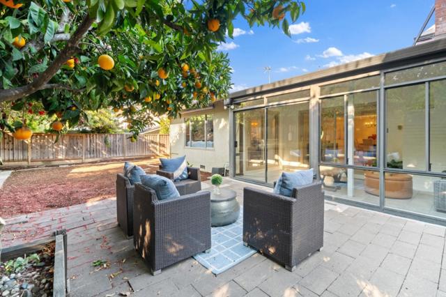 1425 Cedar Place, Los Altos CA: https://media.crmls.org/mediaz/1622b2ac-4c43-4b85-8535-236bf81c6113.jpg