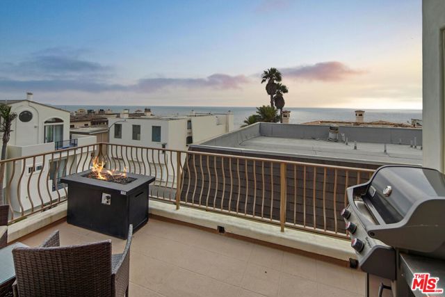121 15th Street, Manhattan Beach, California 90266, 3 Bedrooms Bedrooms, ,4 BathroomsBathrooms,Residential,Sold,15th,22192181