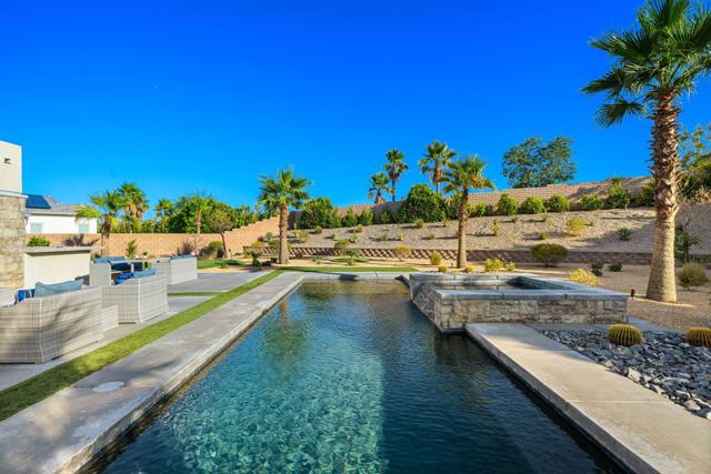 74425 Zeppelin Drive, Palm Desert CA: https://media.crmls.org/mediaz/16230449-2b41-467b-8848-5edbe857c956.jpg