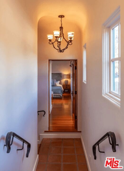 202 Canada Street, Ojai CA: https://media.crmls.org/mediaz/16237715-a646-4c5e-aba3-f6ee92aafb4c.jpg