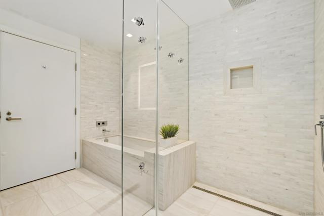 888 W E Street, San Diego CA: https://media.crmls.org/mediaz/1623774c-e2c4-4b78-9788-1c66ad26dbb3.jpg
