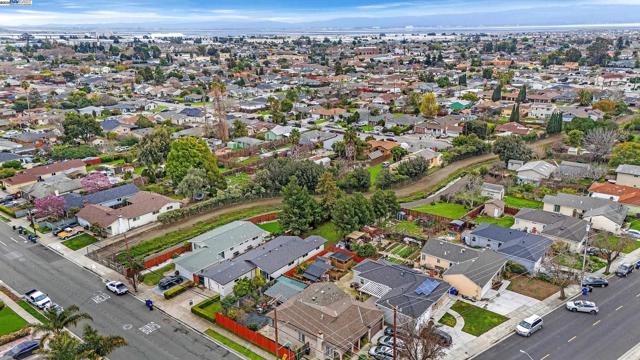 36517 Cherry St, Newark CA: https://media.crmls.org/mediaz/1623a86b-e9a9-45b2-b3ab-05ef7c89c25c.jpg