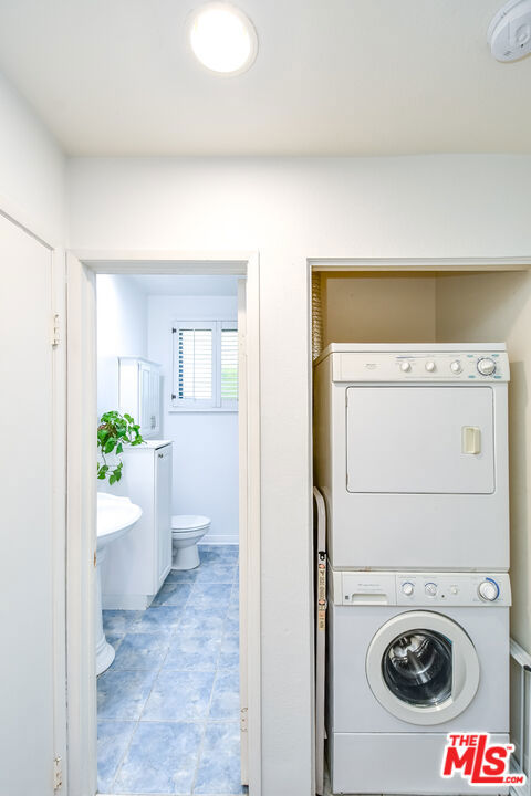 8114 Manitoba Street, Playa del Rey CA: https://media.crmls.org/mediaz/1623c8c1-9db4-4632-9c9c-5e68bc1c80a8.jpg