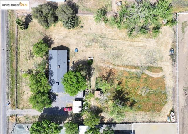 26893 Marsh Creek Rd, Brentwood CA: https://media.crmls.org/mediaz/1623f525-cda0-4dfa-b3fd-7f0f08bf23c6.jpg