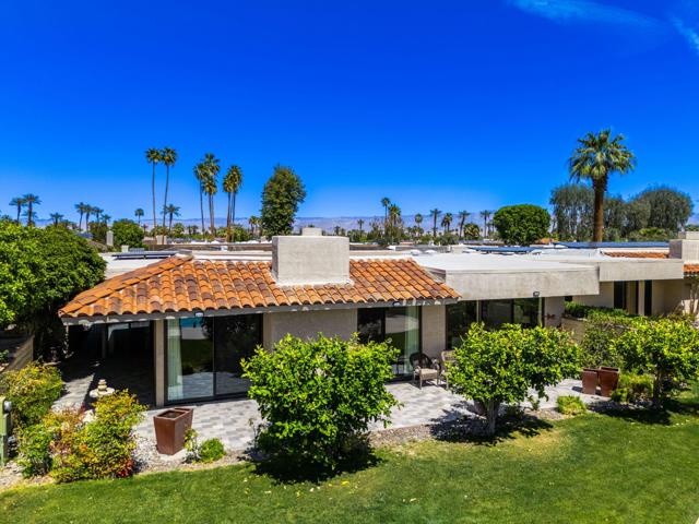 1 Temple Court, Rancho Mirage CA: https://media.crmls.org/mediaz/1624693b-8e20-4701-8c9e-fd5613d5fc34.jpg