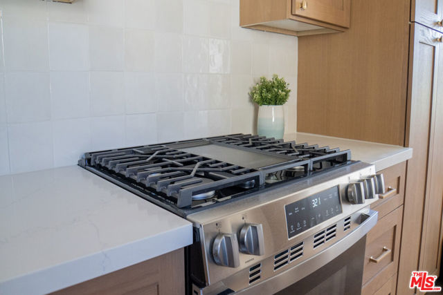 4579 Ambrose Avenue, Los Angeles CA: https://media.crmls.org/mediaz/16246db6-157e-4c69-a4e8-02d2d6d7d370.jpg