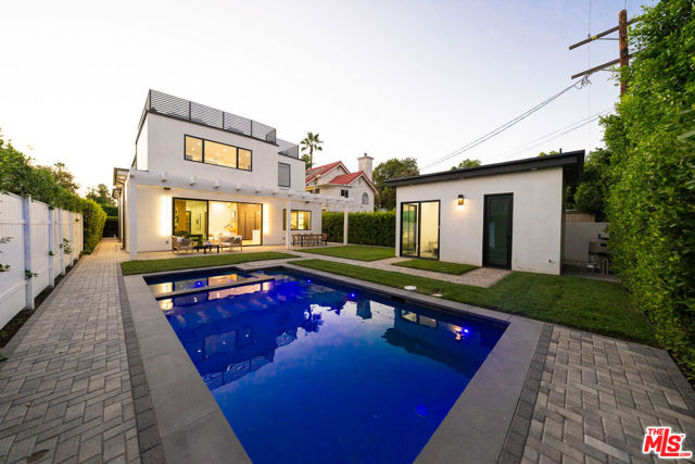 4532 Calhoun Avenue, Sherman Oaks CA: https://media.crmls.org/mediaz/1624e566-f040-4ea0-8f34-566e999c6ed6.jpg