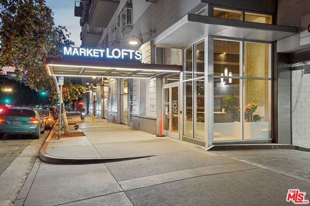 645 W 9th Street, Los Angeles CA: https://media.crmls.org/mediaz/1625a904-6d44-43c2-8f4a-7409b02c83b9.jpg