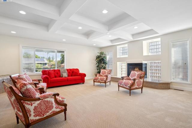 367 Mt Washington Way, Clayton CA: https://media.crmls.org/mediaz/1625b711-2e66-4d38-a6fd-4ba8c6695357.jpg