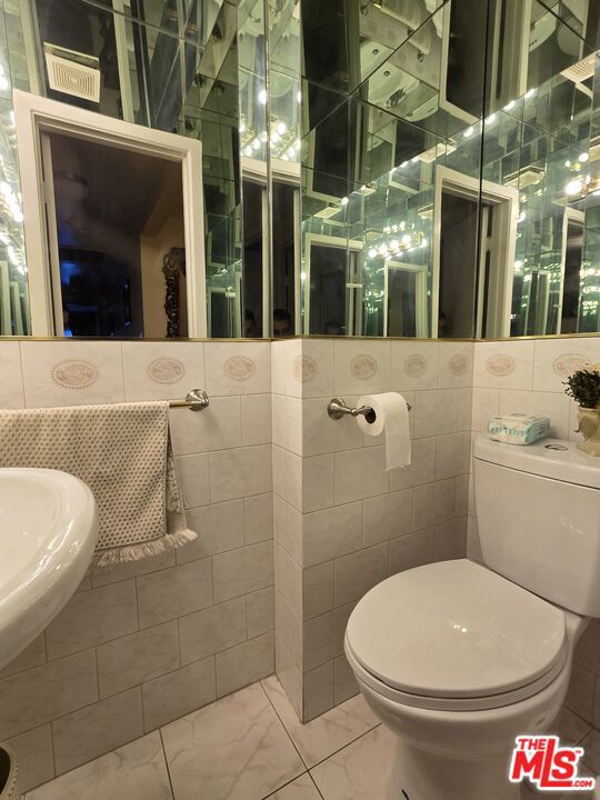 1481 Benedict Canyon Drive, Beverly Hills CA: https://media.crmls.org/mediaz/1625bb01-7ab4-4203-a31e-d003373f11c3.jpg