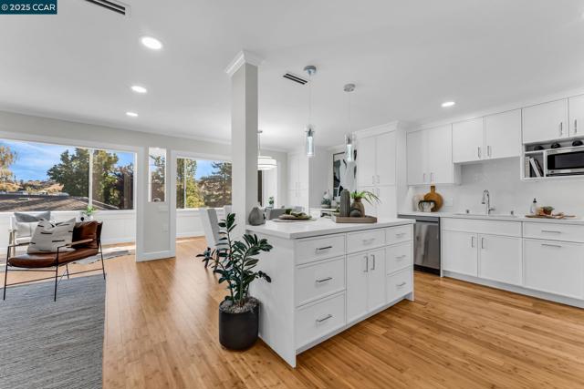 1200 Leisure Ln, Walnut Creek CA: https://media.crmls.org/mediaz/1625bd6e-aba5-4cfc-801a-b3f8f027bfa1.jpg