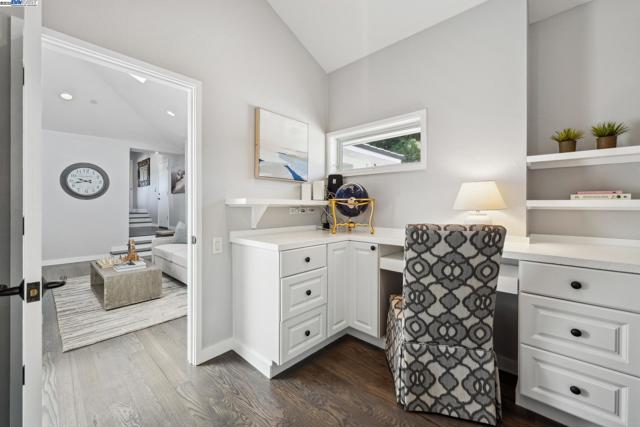 11 Leslyn Lane, Lafayette CA: https://media.crmls.org/mediaz/1625d3ed-b35c-47ee-b703-4e5280196375.jpg