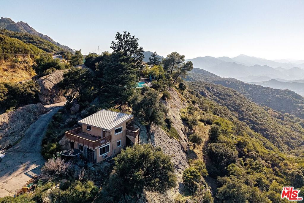 https://media.crmls.org/mediaz/1625e156-2dd6-492d-95a4-60cb98ab263c.jpg?preset=X-Large
