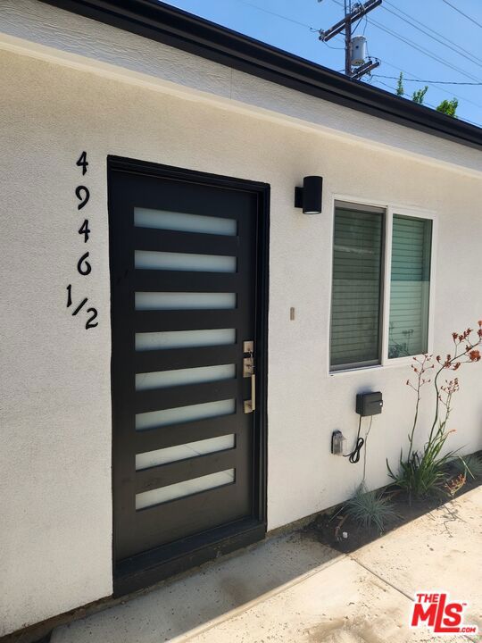 1/2 S Topanga Boulevard