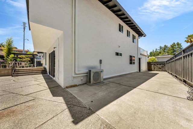 6 Whitecliff Court, San Mateo CA: https://media.crmls.org/mediaz/162672ca-058f-4caf-a503-3b2111d67424.jpg