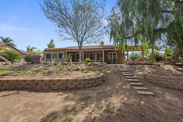 23527 Green Glen Road, Ramona CA: https://media.crmls.org/mediaz/16269625-b6c2-4ad5-8496-4c70040f3daa.jpg