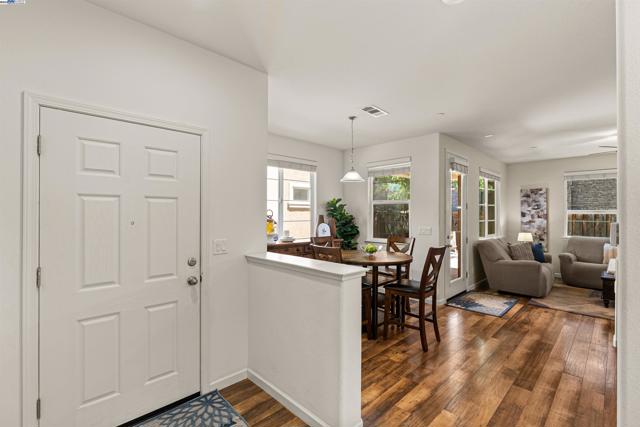 6505 Brando Loop, Fair Oaks CA: https://media.crmls.org/mediaz/1627ed19-7a4c-4928-972c-0a75e5ff194b.jpg