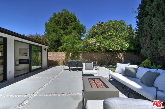 15431 Milbank Street, Encino CA: https://media.crmls.org/mediaz/16283717-dbb6-480e-963a-100a13e7e65d.jpg