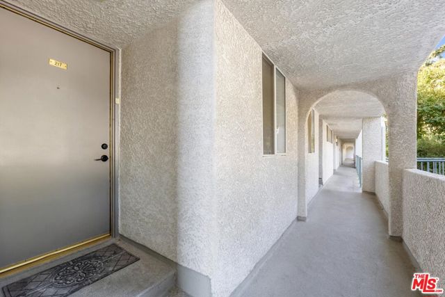 20134 Leadwell Street, Winnetka CA: https://media.crmls.org/mediaz/16288191-5980-4191-8e13-1b696f53e3f0.jpg