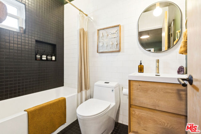 1491 Oak Grove Drive, Los Angeles CA: https://media.crmls.org/mediaz/16293c6a-b574-468b-8a0a-b1123261964a.jpg