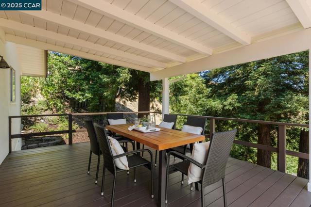 140 Warfield Drive, Moraga CA: https://media.crmls.org/mediaz/16295af6-faf6-4045-bdd3-3b40a668fbd7.jpg