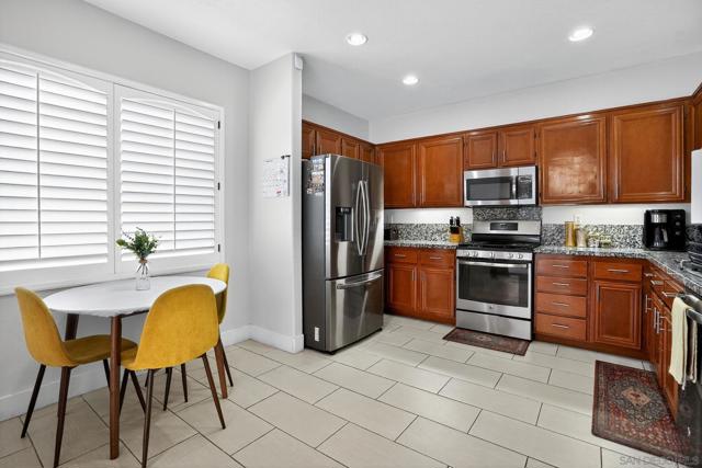 6289 Avenida De Las Vistas, San Diego CA: https://media.crmls.org/mediaz/16297445-aa6b-429d-9284-128002989130.jpg
