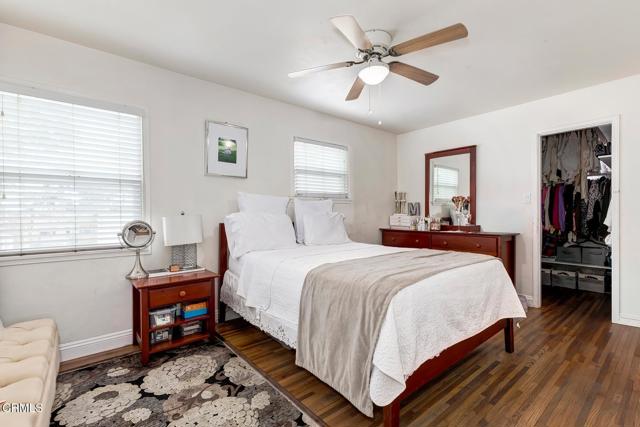 426 W Arbor Vitae Street, Inglewood CA: https://media.crmls.org/mediaz/1629828d-f6a6-42c2-b041-1bd0414efaba.jpg