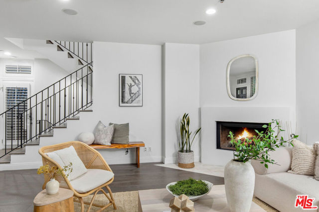 10523 Selkirk Lane, Los Angeles CA: https://media.crmls.org/mediaz/1629bb5f-5774-4568-900c-09cf884271be.jpg