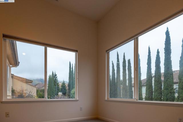 Image 13 of 24 For 343 Lower Vintners Cir
