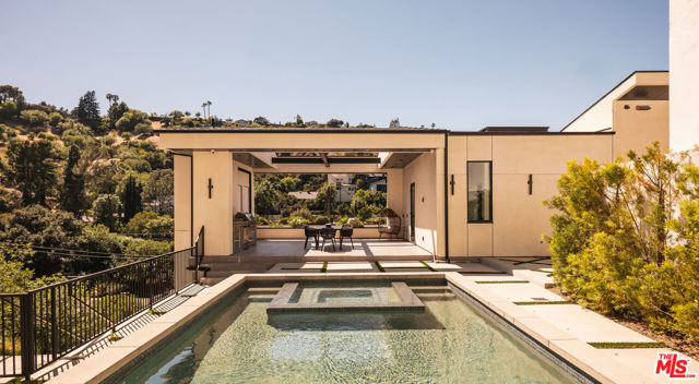 3920 Knobhill Drive, Sherman Oaks CA: https://media.crmls.org/mediaz/162a34c1-6299-4526-ac79-ece83b32479d.jpg