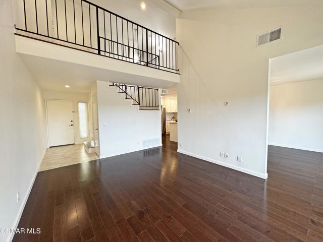 607 Valley Oak Lane, Newbury Park CA: https://media.crmls.org/mediaz/162a3c40-4bd1-44f2-9096-6a8257a5e13c.jpg