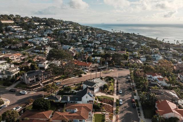 1011 Devonshire Drive, San Diego CA: https://media.crmls.org/mediaz/162b2204-1df8-402b-b0bf-7f0efd96b906.jpg