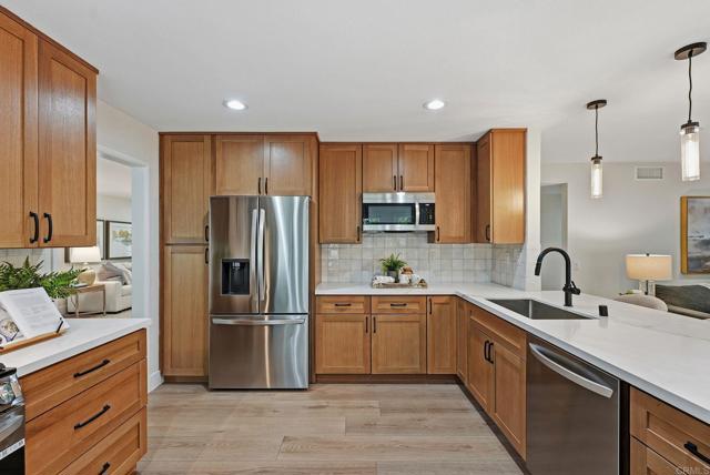 Detail Gallery Image 15 of 44 For 3442 Celinda Dr, Carlsbad,  CA 92008 - 5 Beds | 2/1 Baths