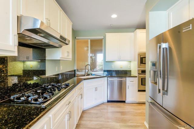 Detail Gallery Image 7 of 34 For 4021 Canario St #235,  Carlsbad,  CA 92008 - 3 Beds | 3 Baths