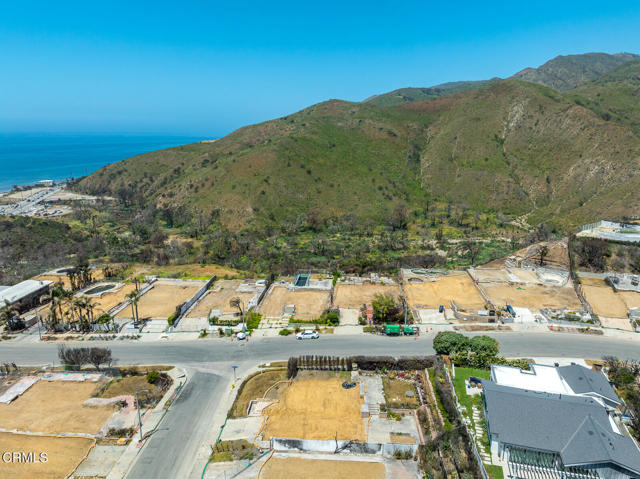 18449 Kingsport Drive, Malibu CA: https://media.crmls.org/mediaz/162bdcbf-ee01-455d-972c-a89f293ef988.jpg