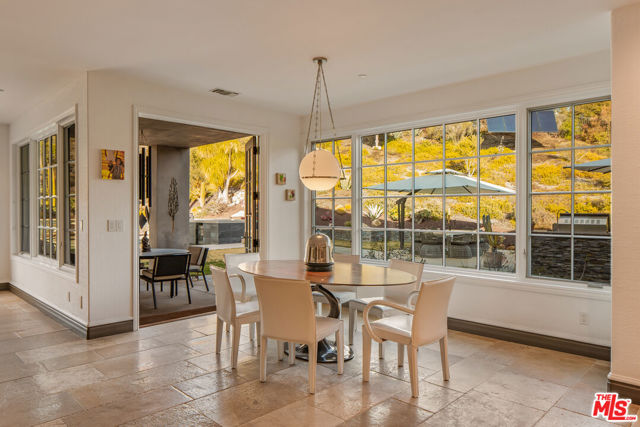 25029 Abercrombie Lane, Calabasas CA: https://media.crmls.org/mediaz/162c6367-71ef-4a7f-ac16-92b816342a2f.jpg