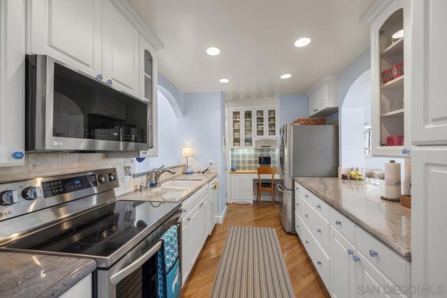 356 Prospect Street, La Jolla CA: https://media.crmls.org/mediaz/162c8b12-d66f-4dcc-ac13-1e0a99e6638b.jpg