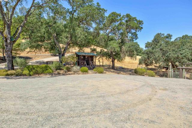 5281 Chiles Pope Valley Rd,  CA: https://media.crmls.org/mediaz/162ce6ba-3a9d-460c-bb11-2d1e96ca064e.jpg