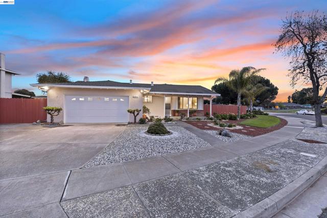 6364 Honeysuckle Dr, Newark CA: https://media.crmls.org/mediaz/162e015b-1273-4c90-ba89-ce72fb30e669.jpg