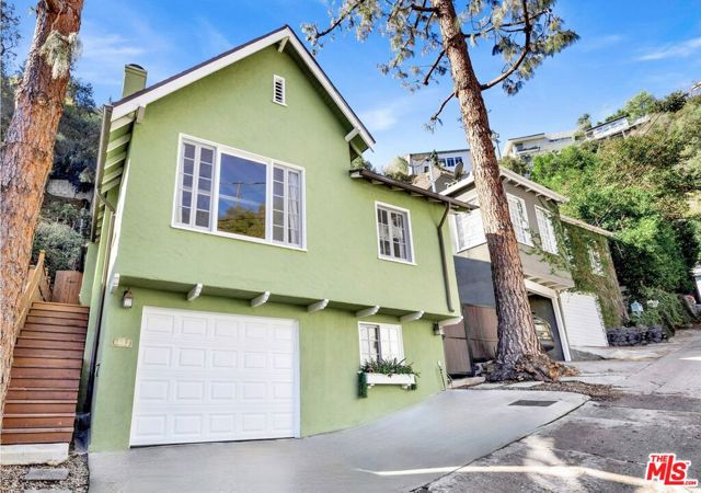 6182 Glen Oak Street, Los Angeles CA: https://media.crmls.org/mediaz/162e1e30-29b9-431f-be99-ecdb89370994.jpg