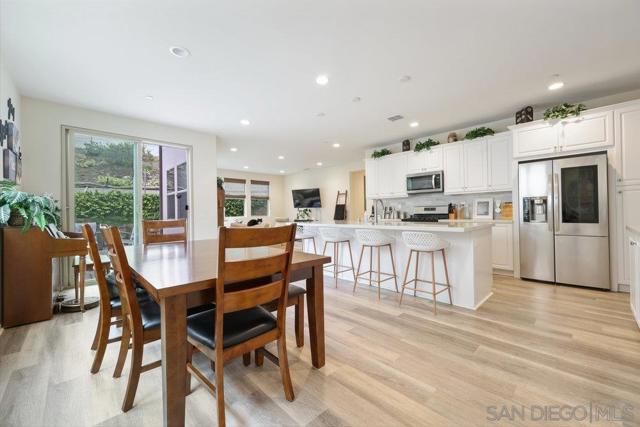 712 Gemstone Dr, San Marcos CA: https://media.crmls.org/mediaz/162e5581-4bcc-49cd-b06d-afd406d26e07.jpg
