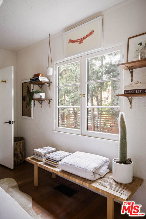 1012 Superba Avenue, Venice CA: https://media.crmls.org/mediaz/162e71e0-6c4f-4160-8983-fb62c98ac73a.jpg