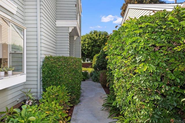 820 Daphne Court, Carlsbad CA: https://media.crmls.org/mediaz/162e7567-31d7-44fc-8271-5ca80d45ae9e.jpg