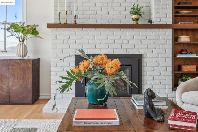 267 Columbia Ave, Kensington CA: https://media.crmls.org/mediaz/162e7667-e44a-4f6a-a826-9fc5923ca96f.jpg